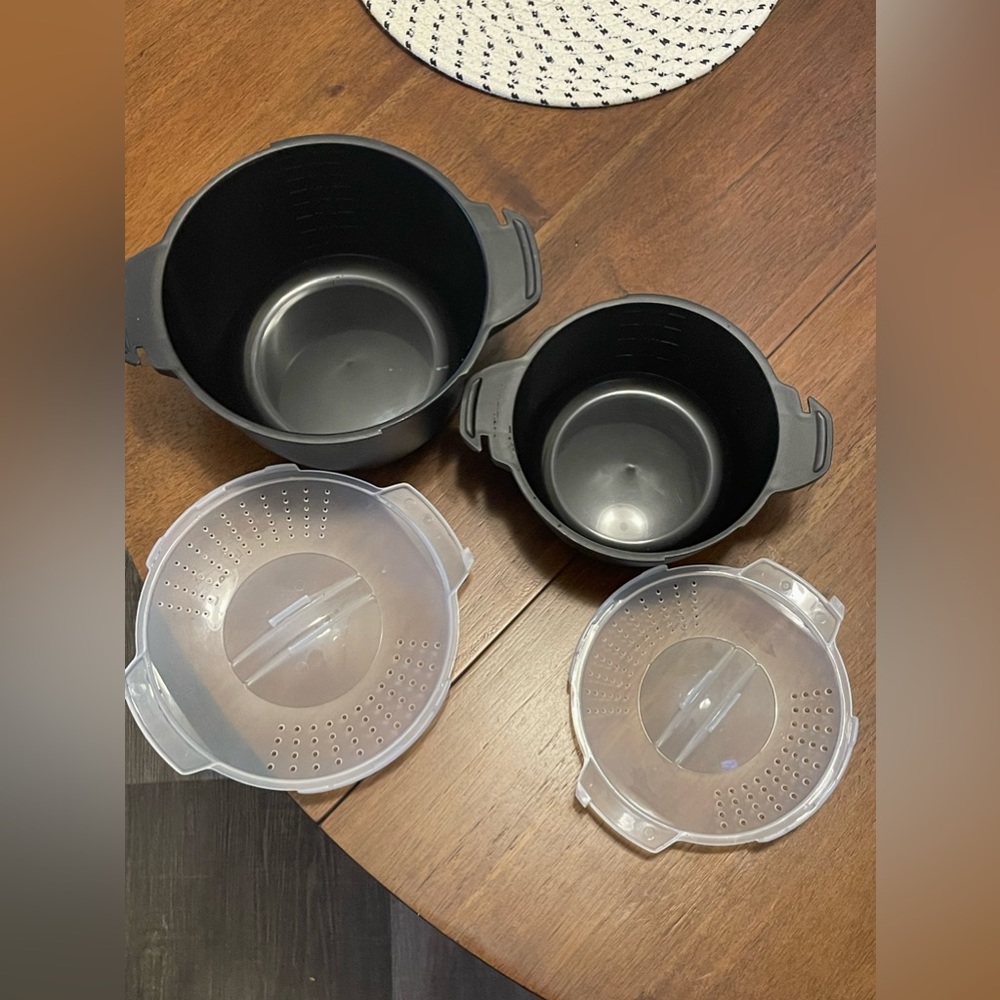 Pampered Chef Micro Cooker Set with 1qt. and 2qt. Set